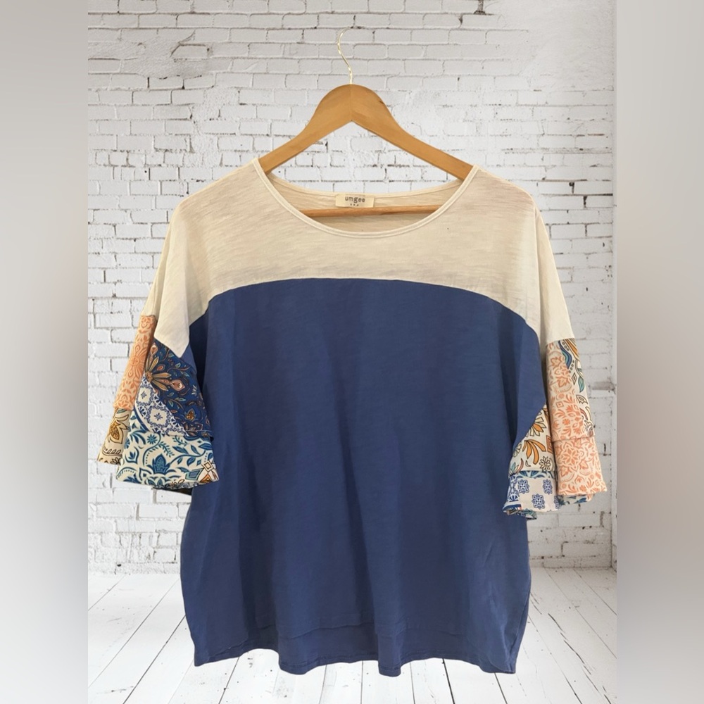 Umgee Short Sleeve Tee With Contrast Satin Floral Sleeve Size M